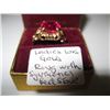 Image 2 : SIZE 5 1/2 LADIES 10K GOLD RING WITH SYNTHETIC RED STONE
