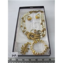 ASSORTED COSTUME JEWELRY