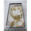 Image 1 : ASSORTED COSTUME JEWELRY