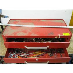 RED 2 DOOR METAL TOOLBOX WITH MISC CONTENT