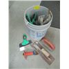 Image 1 : 1 BUCKET OF MISC TROWELS