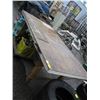 Image 1 : 4' X 8' WORK TABLE