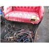 Image 2 : ANTIQUE SLEIGH WITH HORSE ATTACHMENT