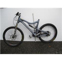 SANTA CRUZ BLUE LTC MOUNTAIN BIKE WITH NO SEAT AS IS (CARBON FRAME)