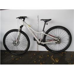 TREK CALI MOUNTAIN BIKE (ALUMINUM FRAME) AS IS