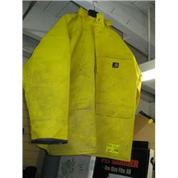 MEDIUM SIZE CARHARTT YELLOW RAIN JACKET