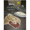 Image 1 : BOX OF WOOL KNITTED HATS