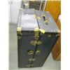 Image 1 : WARDROBE TRUNK