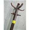 Image 2 : 1 WOODEN COAT TREE STAND