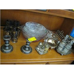 1 LOT OF GLASSWARE, CANDLESTICK HOLDERS