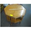 Image 1 : 1 WOODEN OCTAGON END TABLE