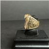 Image 3 : CHICAGO BULLS 1998 NBA WORLD CHAMPIONSHIP REPLICA RING "JORDAN"