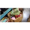 Image 1 : BOX OF FLOWER DECOR AND CONFETTI TUBES
