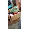 Image 2 : BOX OF FLOWER DECOR AND CONFETTI TUBES
