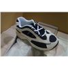 Image 2 : BOX OF KIDS SHOES SIZE 1