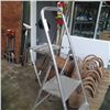 Image 2 : 2 STEP ALUMINUM LADDER