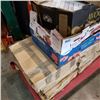 Image 2 : 10 BOXES OF #M109 CHEVRON MSIU TILES APPROX 80