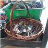 Image 2 : TOTE OF WIRE BASKET, CASTERS AND COGS