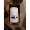 Image 2 : 3 DISPENSERS AND SMALL HAMPER