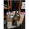 Image 2 : BOX OF LIGHTBULBS AND TABLE LAMP