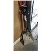 Image 1 : 3 METAL SHOVELS