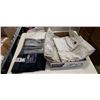 Image 1 : 3 PAIRS OF PANTS 36X32