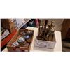 Image 1 : 2 TRAYS OF VINTAGE JEWELRY BOXES AND BRASS