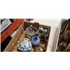 Image 2 : 2 TRAYS OF VINTAGE JEWELRY BOXES AND BRASS