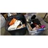 Image 1 : TOTE OF SHOES AND TOTE OF PURSES