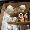 Image 2 : TRAY OF COLLECTIBLE SALT AND PEPPER SHAKER FIGURES