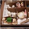Image 3 : TRAY OF COLLECTIBLE SALT AND PEPPER SHAKER FIGURES
