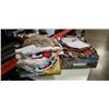 Image 1 : 2 TRAYS OF ANTIQUE LINENS