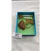 Image 2 : JEWELRY BOX WITH CONTENTS, WITH 2 NECKLACE AND EARRINGS