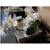 Image 2 : 4 ARTIFICIAL FLOWERS