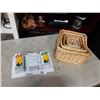 Image 1 : 3 KITCHEN TIMERS AND WICKER BASKETS