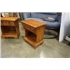 Image 3 : 2 VILAS MAPLE NIGHTSTANDS