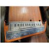 Image 2 : AUTOHARP BY OSCAR SCHMIDT