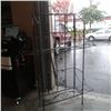 Image 1 : 5 FT FOLDING DECORATIVE METAL SHELF