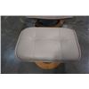 Image 3 : WHITE LEATHER RECLINING CHAIR AND OTTOMAN
