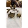 Image 1 : BRASS BIRDS, FROG AND BULL DISH
