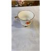 Image 11 : AYNSLEY AND ROYAL WINDSOR CHINA CUP AND SAUCERS AND LIDDED DISH