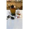 Image 1 : GLASS PINEAPPPLE LAMP AND SMALL OIL LAMP