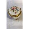 Image 8 : 4 VINTAGE LIDDED DISHES