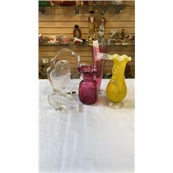 3 ART GLASS VASES AND 2 GLASS DECORATIONS