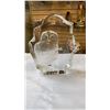 Image 2 : 3 ART GLASS VASES AND 2 GLASS DECORATIONS