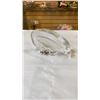 Image 4 : 3 ART GLASS VASES AND 2 GLASS DECORATIONS