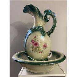 PEARLESCENT PITCHER WITH BASIN