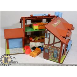 VINTAGE FISHER PRICE HOUSE WITH SOME ACCESSORY