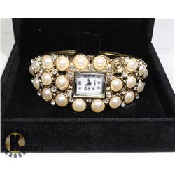 WOMENS WATCH IN DISPLAY