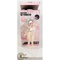 SUPER SONICO FIGURE WITH POCHACO